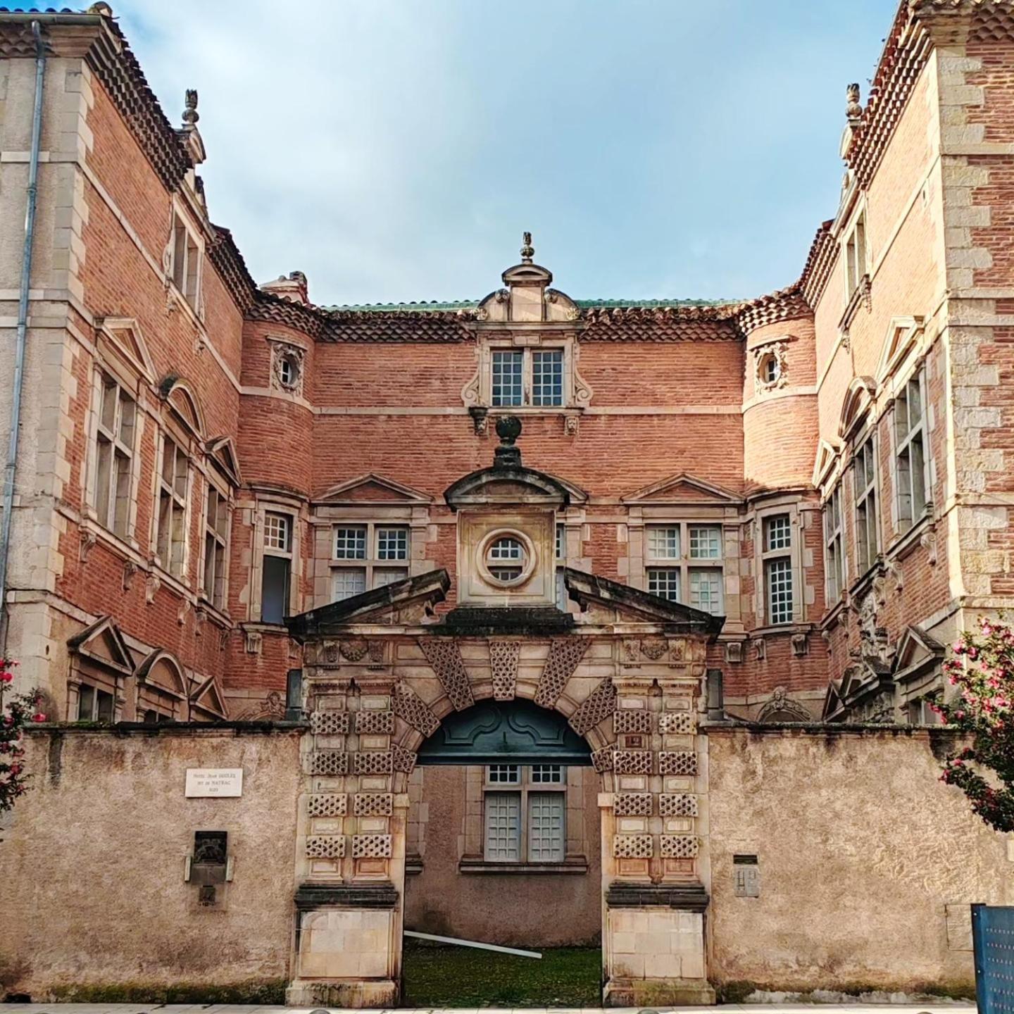Appartement Bulle D'Antan En Coeur De Ville - Monument Classe Historique - Grand Jaccuzi Castres  Exterior foto
