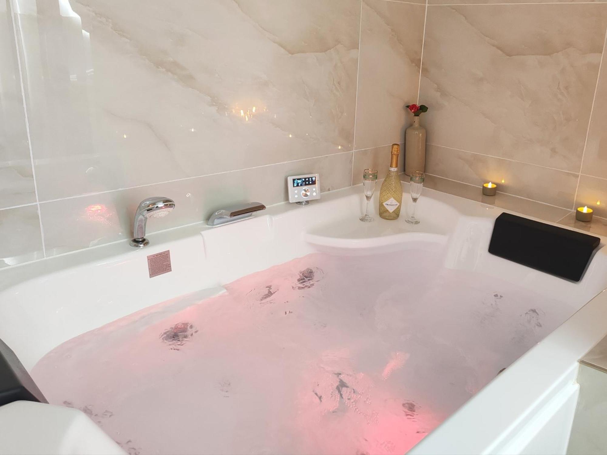Appartement Bulle D'Antan En Coeur De Ville - Monument Classe Historique - Grand Jaccuzi Castres  Exterior foto